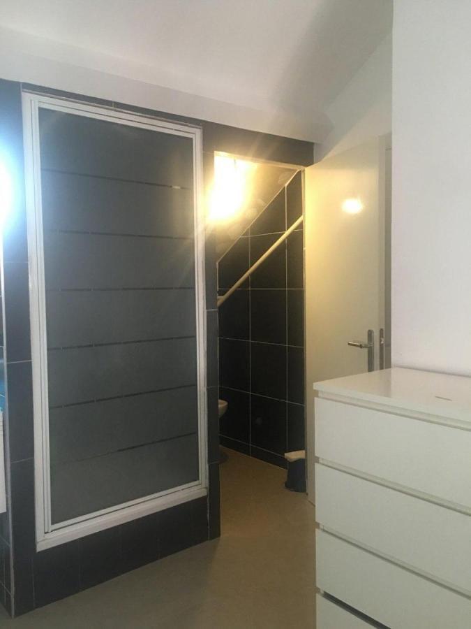 Room Near The Center With Bathroom And Kitchen Brussel Eksteriør bilde